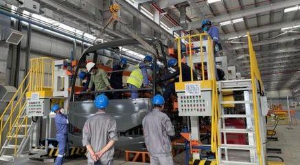 中國(guó)式現(xiàn)代化客車范本 蘇州金龍阿曼工廠世界杯用車正式交付