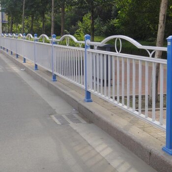 市政護欄選購指南 道路中央隔離欄與綠化帶護欄價格優(yōu)惠解析